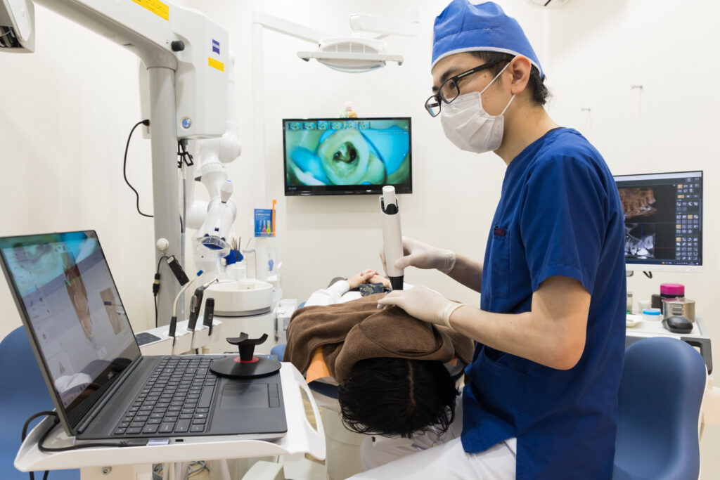 3. 不快な型取り不要。口腔内スキャナー導入